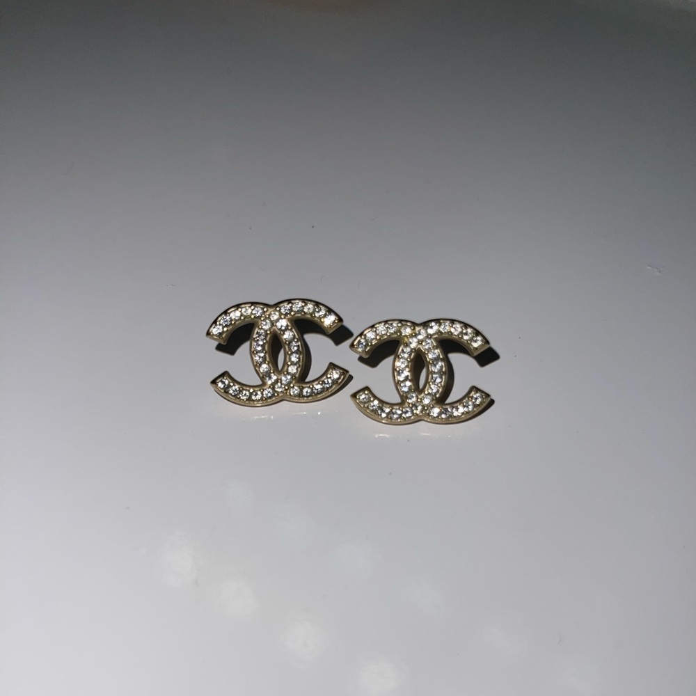3 Carrot CHANEL Diamond earrings